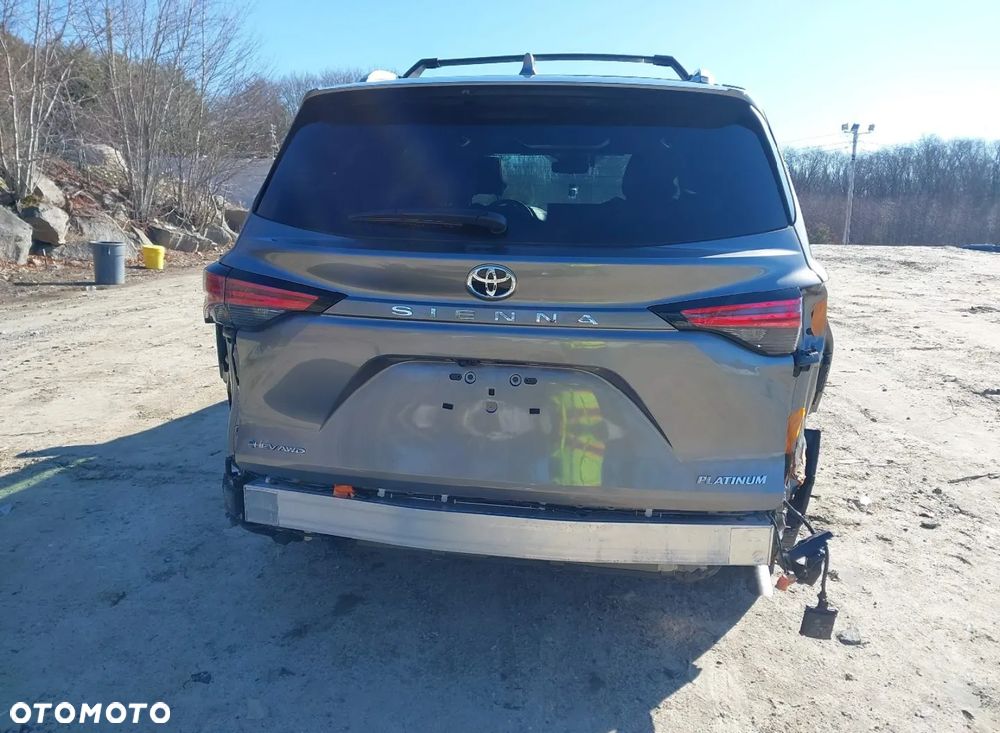 Toyota Sienna - 7