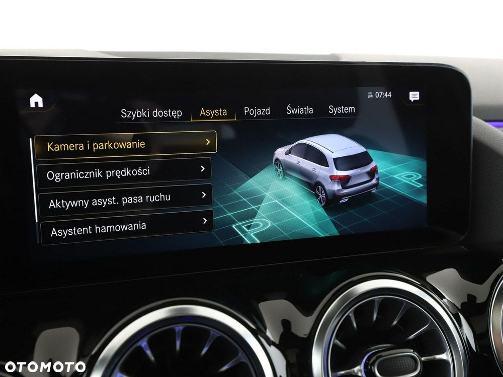 Mercedes-Benz Klasa B 180 d AMG Line 8G-DCT - 27