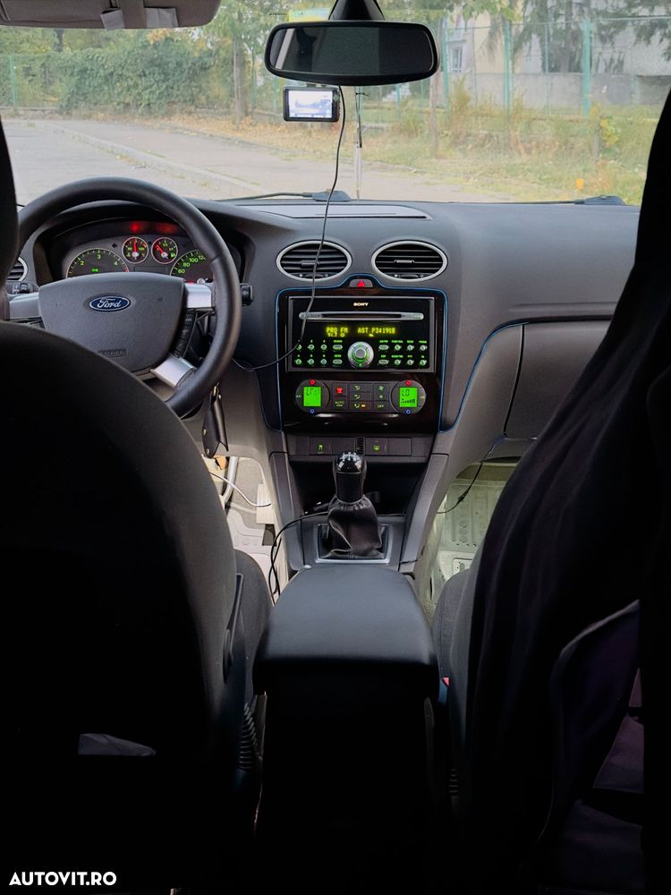 Ford Focus 1.6 TDCI Ghia - 12