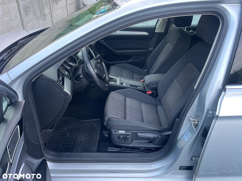 Volkswagen Passat 2.0 TDI SCR DSG Comfortline - 13