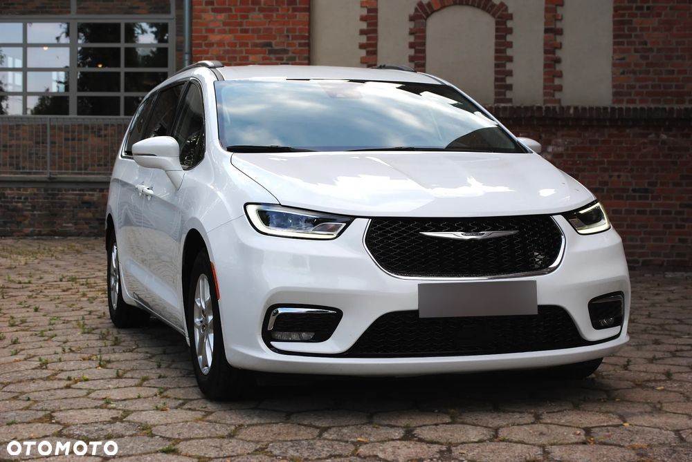 Chrysler Pacifica - 1