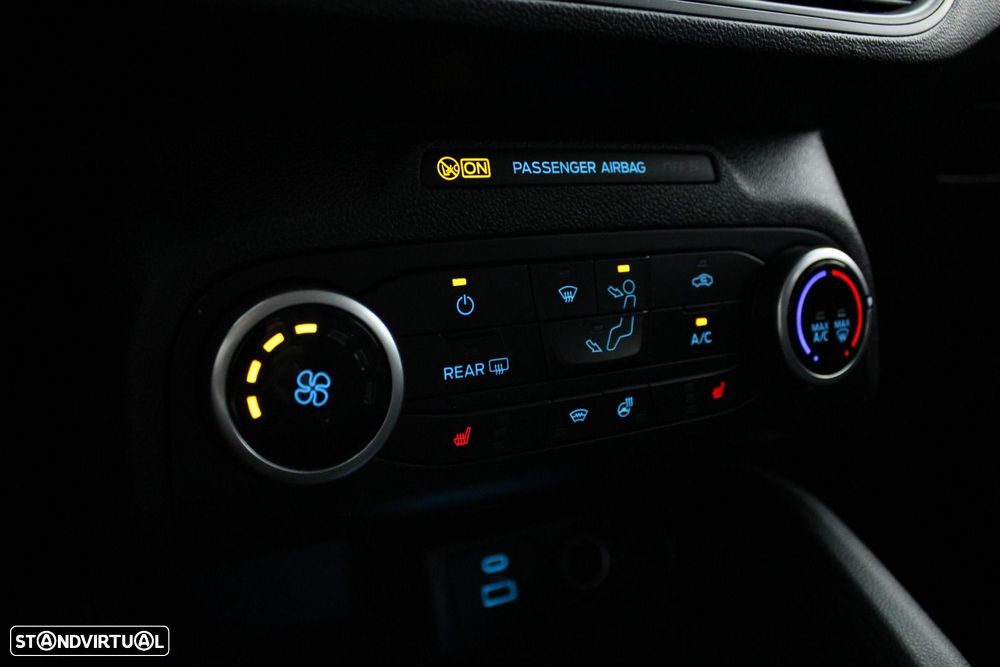 Ford Focus SW 1.0 EcoBoost Active - 21