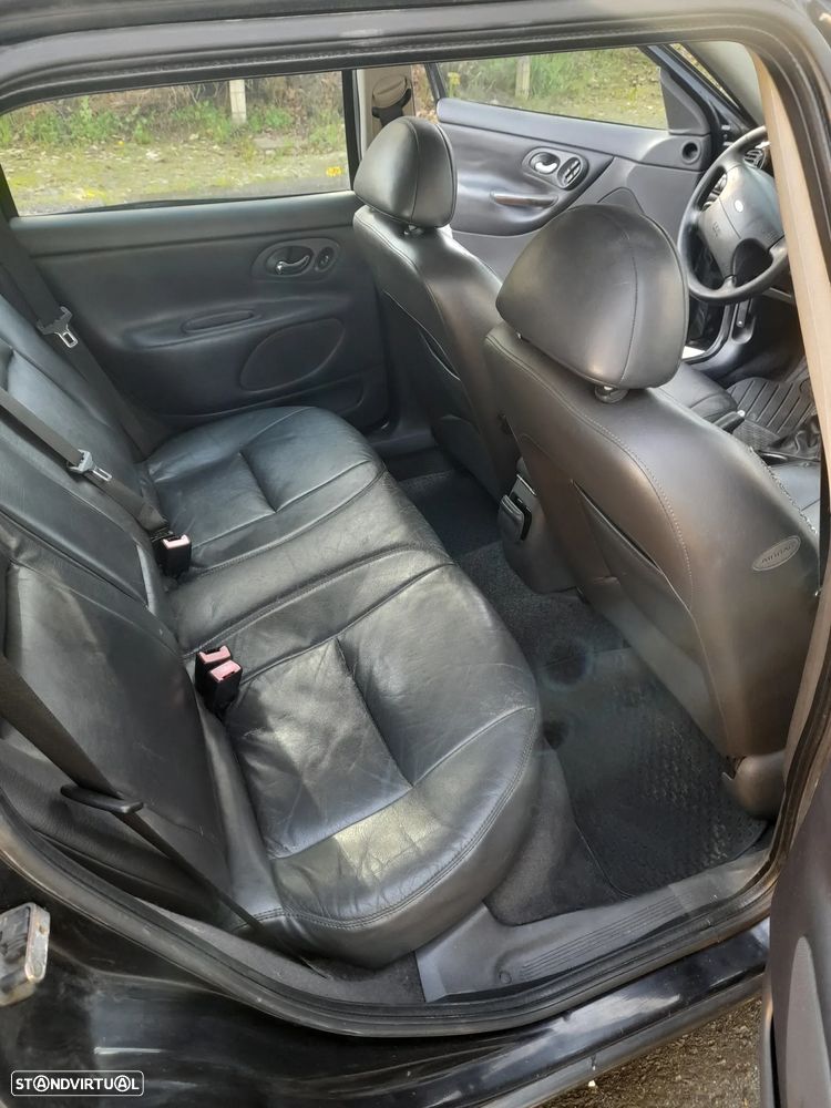 Ford Mondeo SW 1.8 TD Ghia - 7
