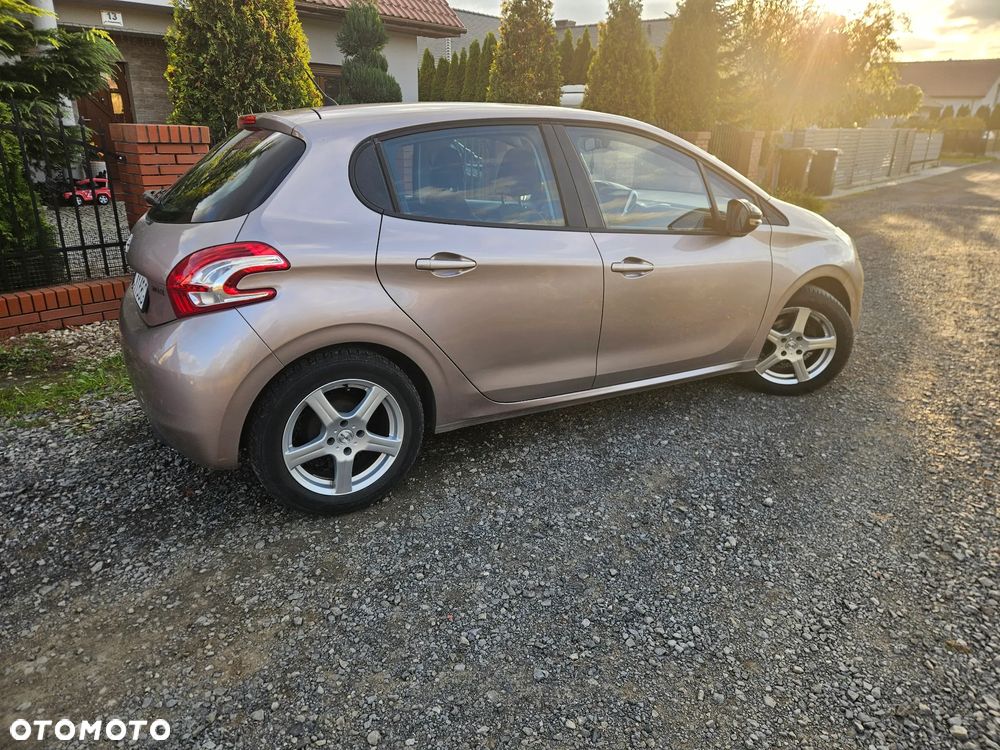 Peugeot 208 - 4