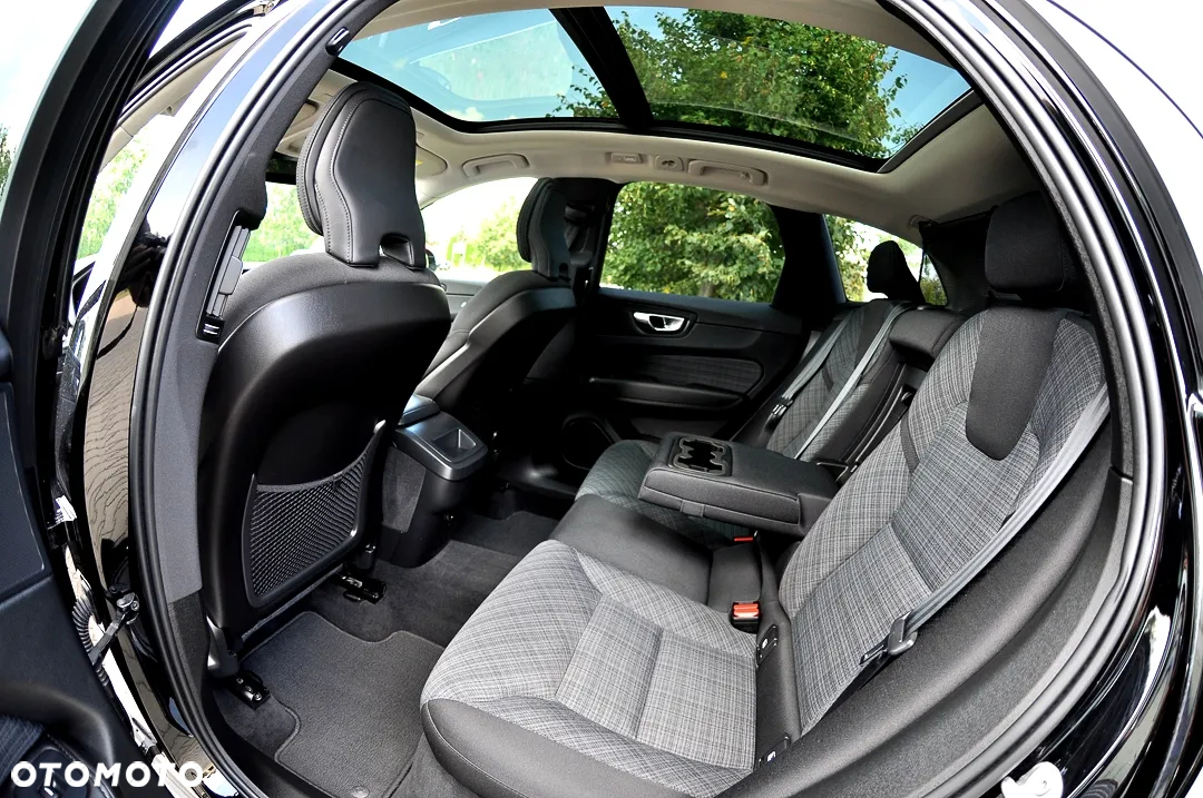 Volvo XC 60 B4 D Geartronic Momentum Pro - 23