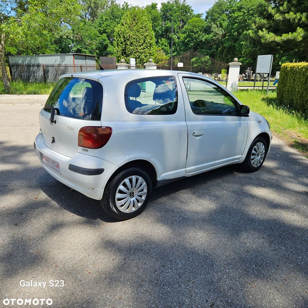 Toyota Yaris 1.0 - 9