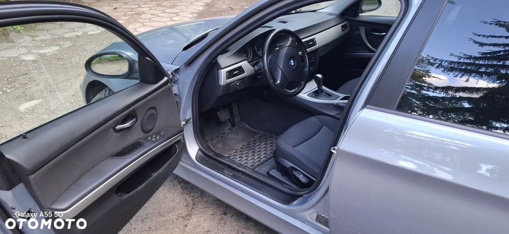 BMW Seria 3 320i - 6