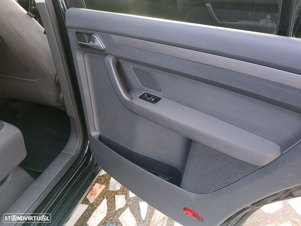 VW Touran 1.6 TDI Blue.Highine 7L - 27