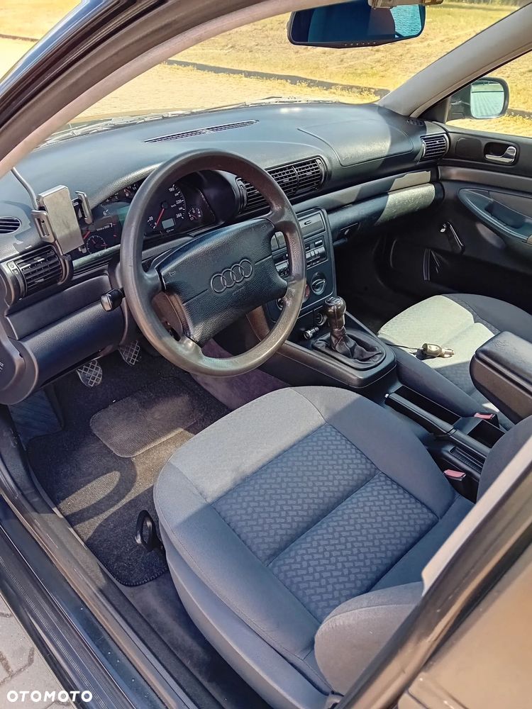 Audi A4 Limousine - 18