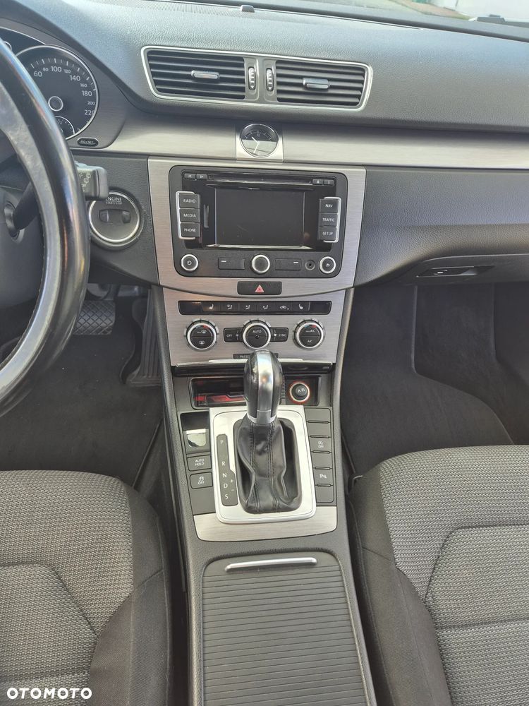 Volkswagen Passat 2.0 TDI Comfortline DSG - 26