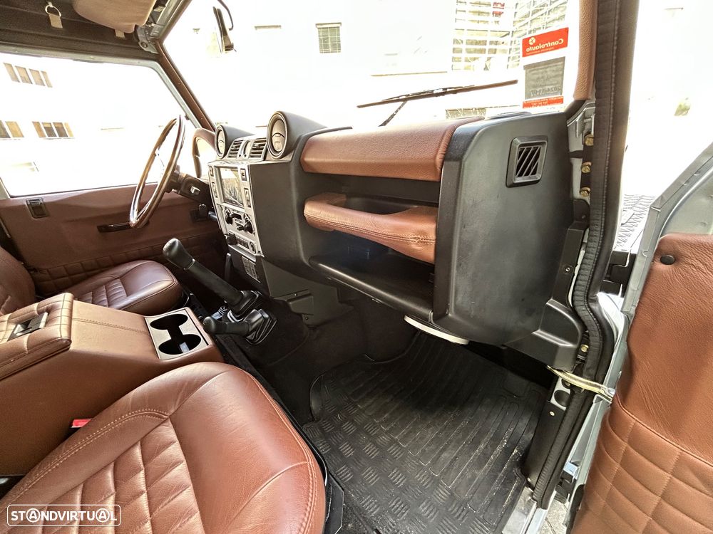 Land Rover Defender 90 2.4 CRD S - 41