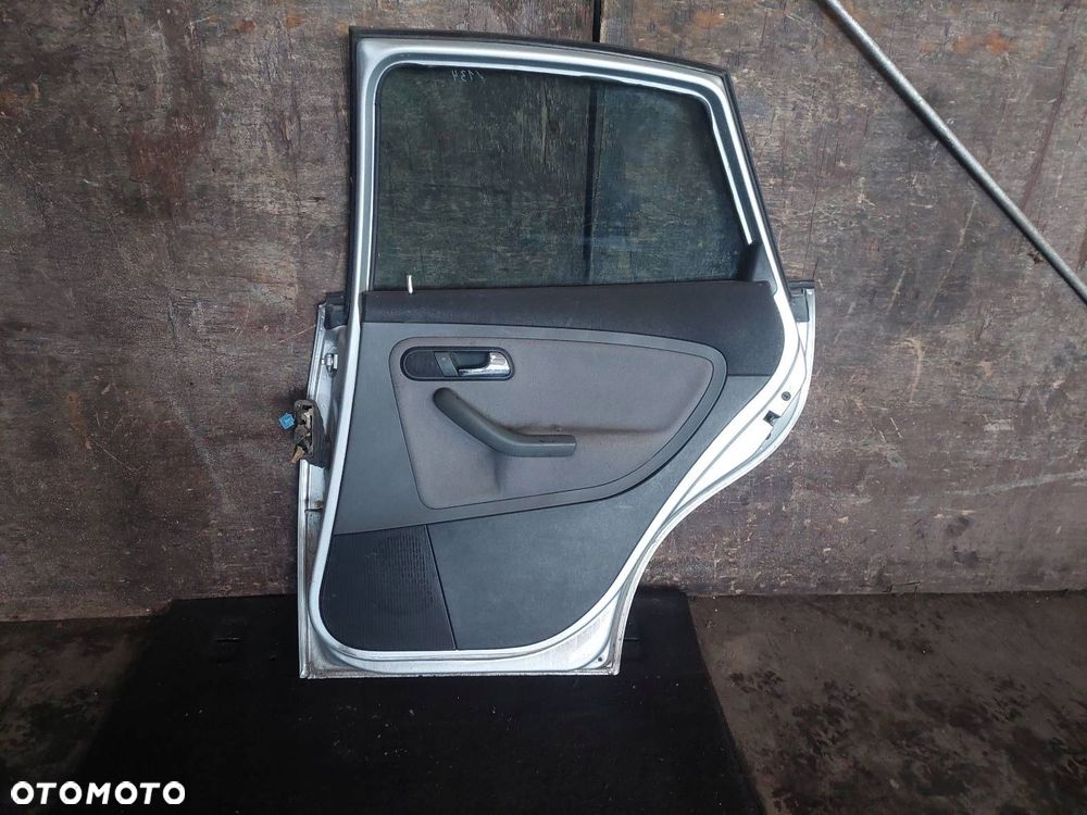 DRZWI KOMPLETNE PRAWY TYŁ SEAT IBIZA III LA7W - 4