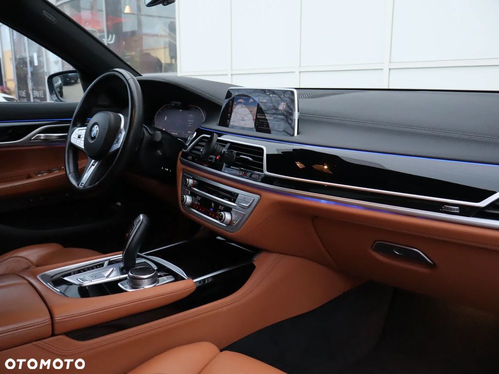 BMW Seria 7 750i xDrive sport - 10