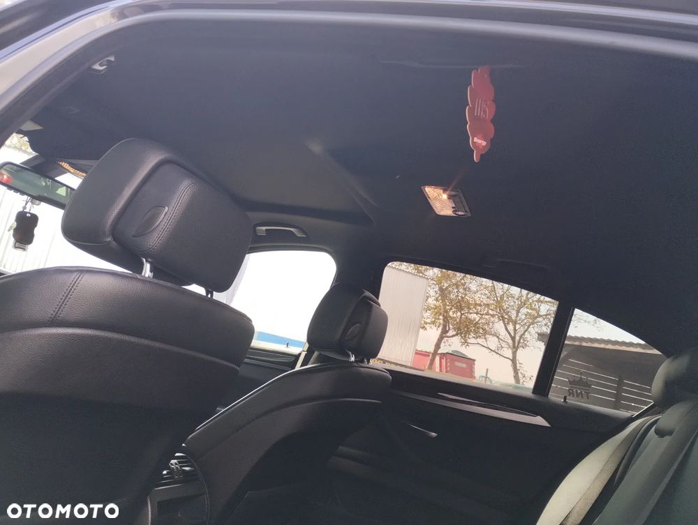 BMW Seria 5 535i Sport-Aut - 12