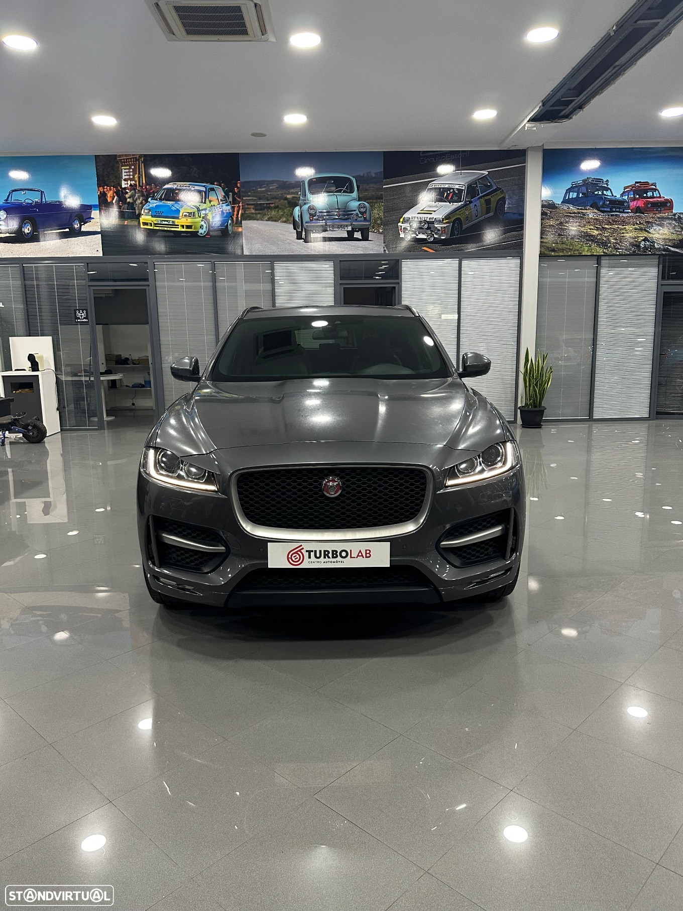 Jaguar F-Pace 2.0 D200 AWD R-Dynamic SE - 2