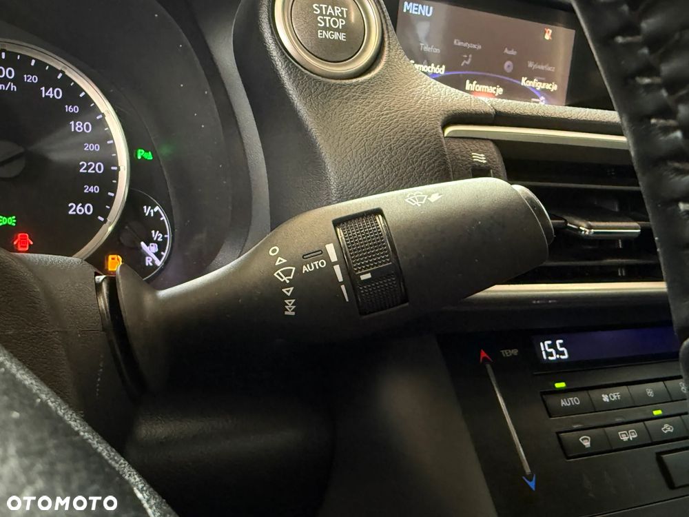 Lexus IS 200t Elegance - 25