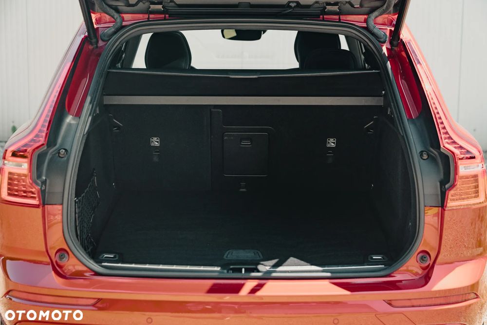Volvo XC 60 T6 AWD Plug-In Hybrid R-Design - 27