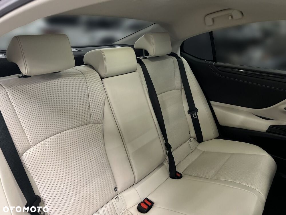 Lexus ES 300h Business Edition - 15
