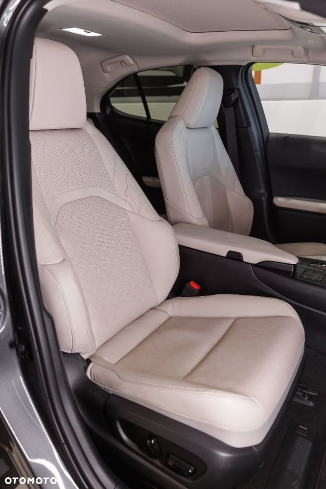Lexus UX - 11