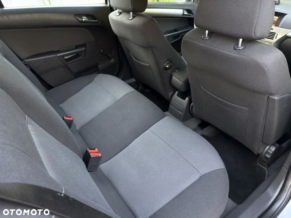 Opel Astra 1.6 Caravan Enjoy - 29