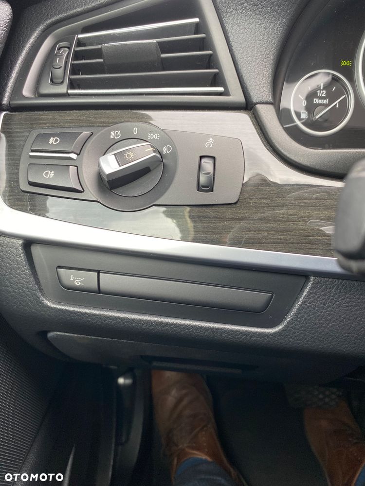 BMW Seria 5 525d - 38