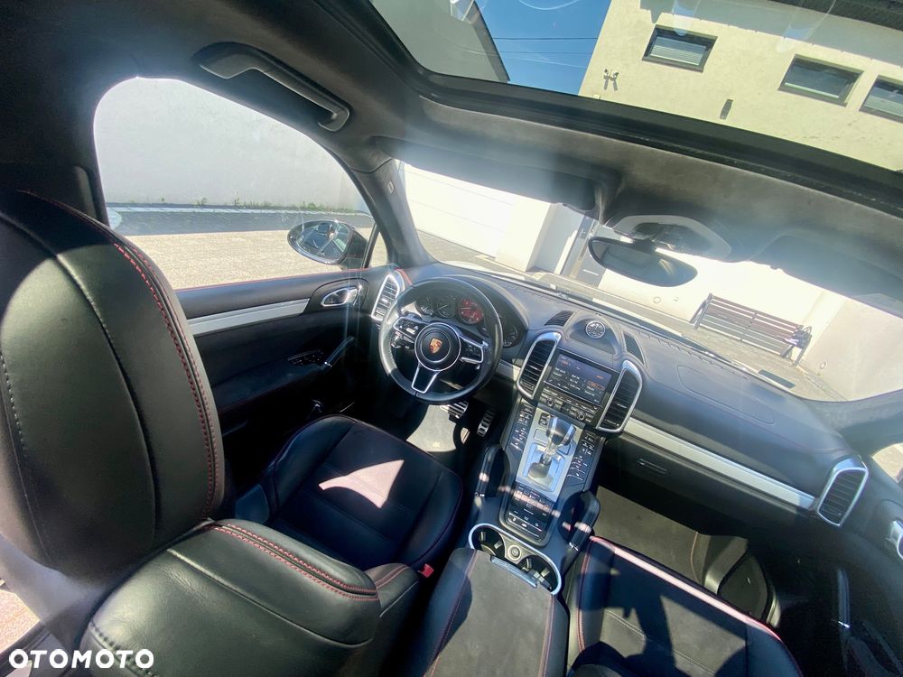 Porsche Cayenne GTS - 29