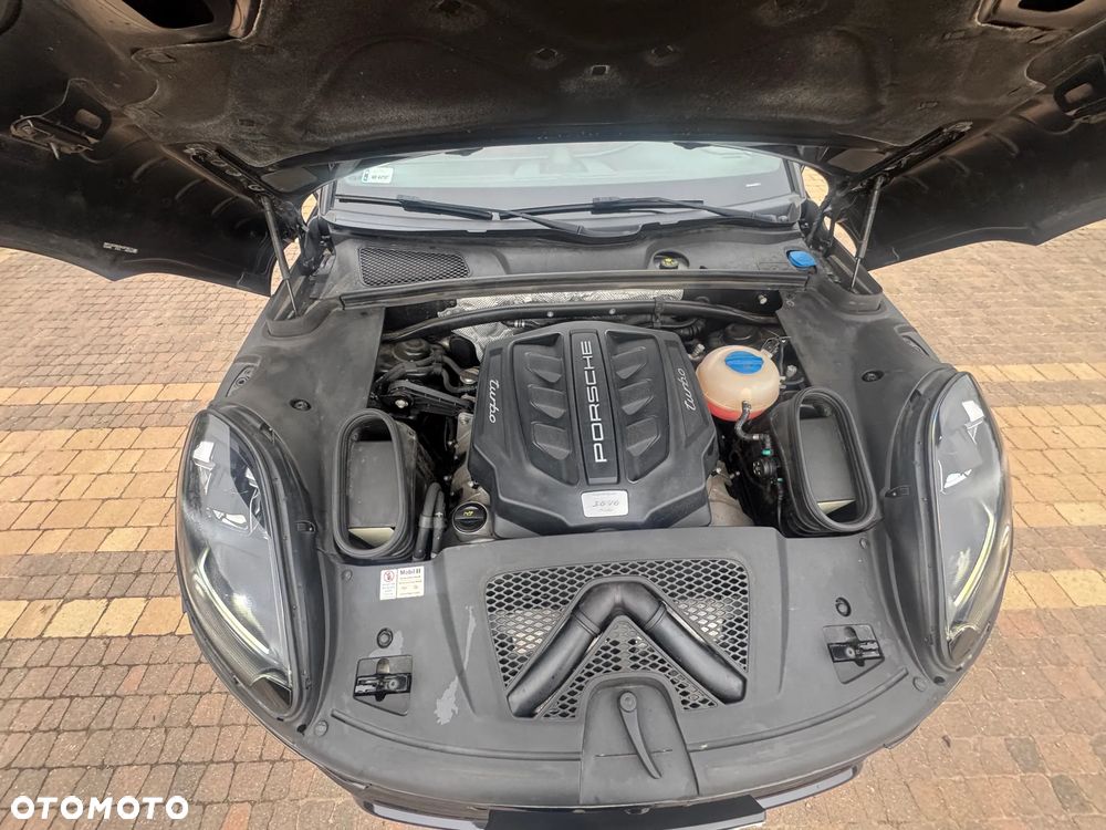 Porsche Macan Turbo - 6
