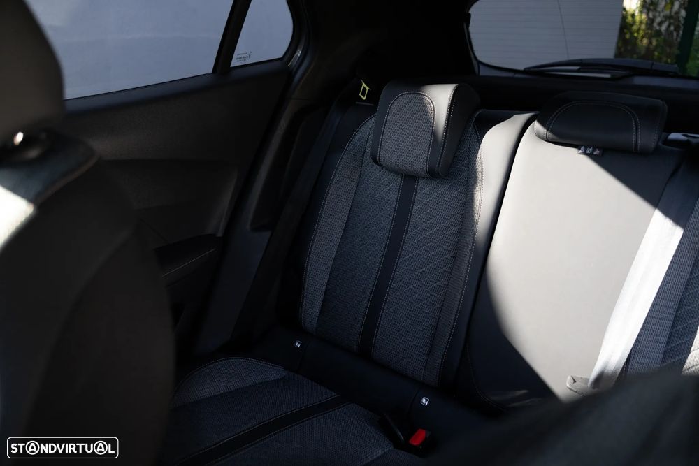 Peugeot 2008 1.2 PureTech Allure Pack - 38