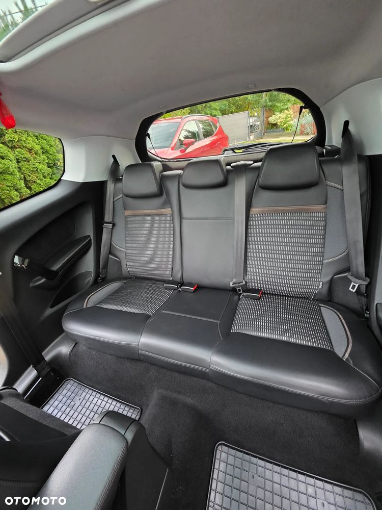 Peugeot 208 1.2 PureTech Active - 12