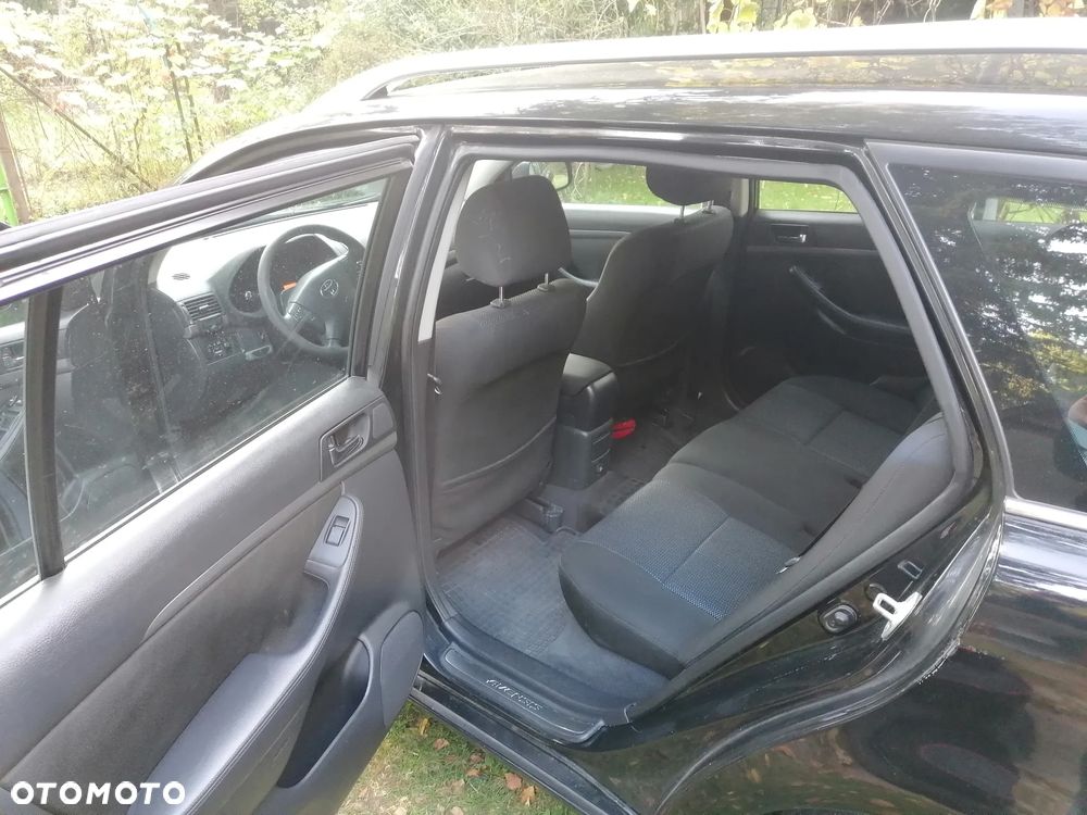 Toyota Avensis 1.8 VVT-i Combi Sol - 7