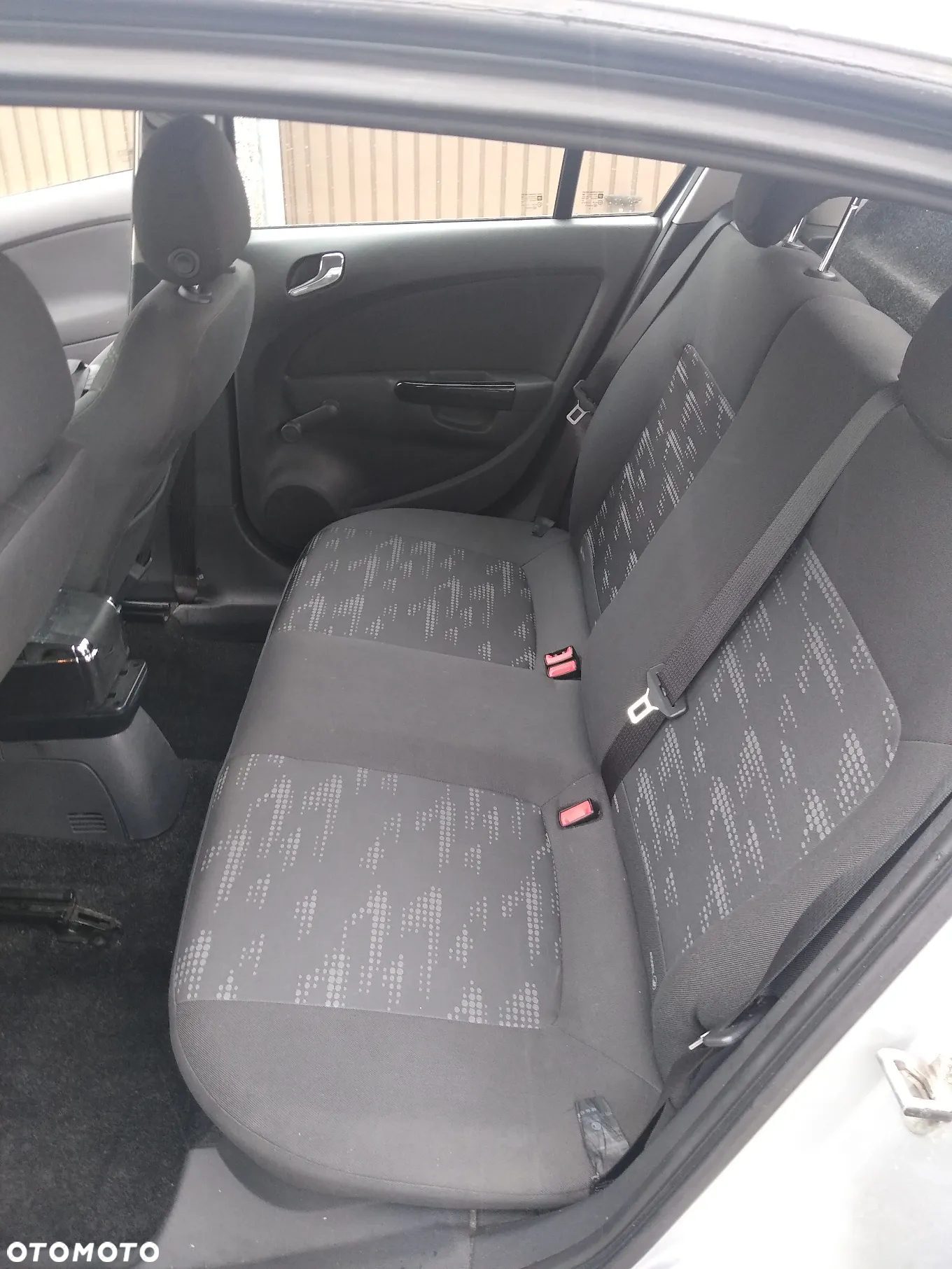 Opel Corsa 1.2 16V Essentia - 9