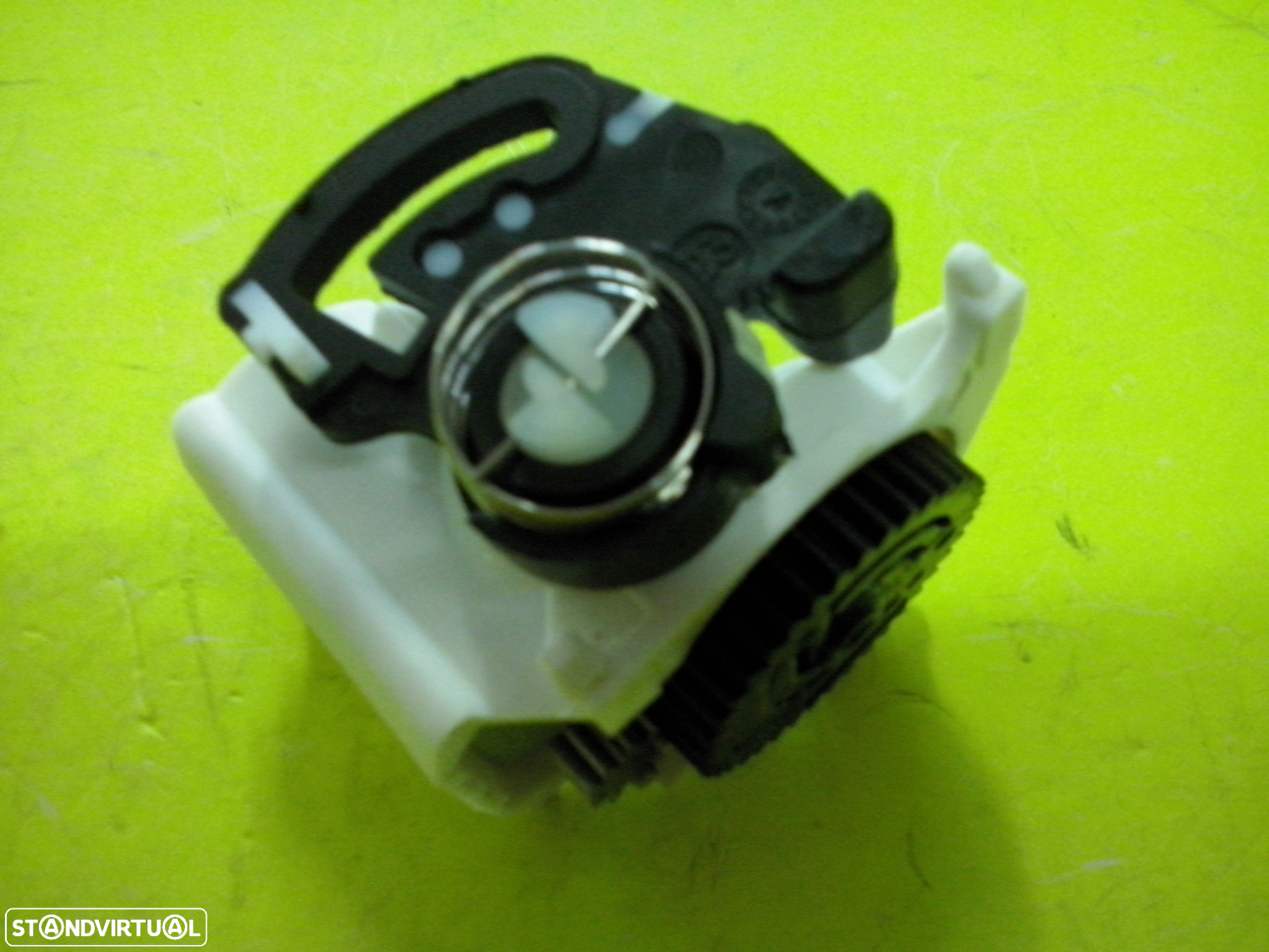 Motor do fecho da tampa da mala Renault Clio II Megane scénic - 4