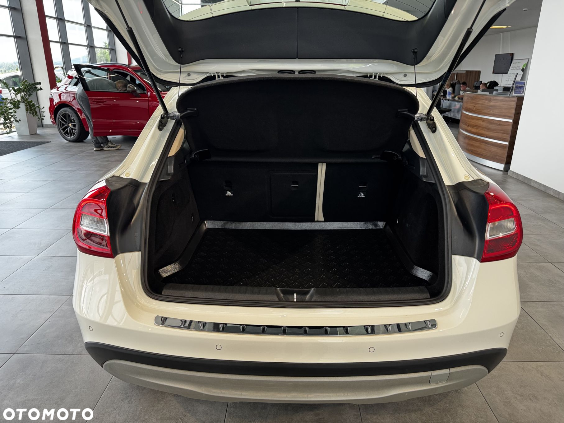 Mercedes-Benz GLA - 11