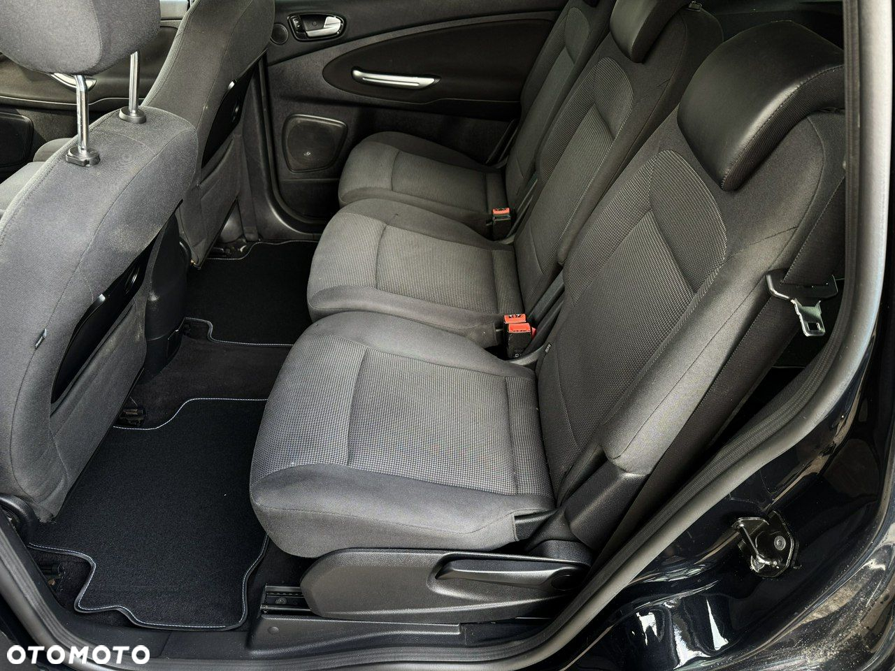 Ford S-Max - 21
