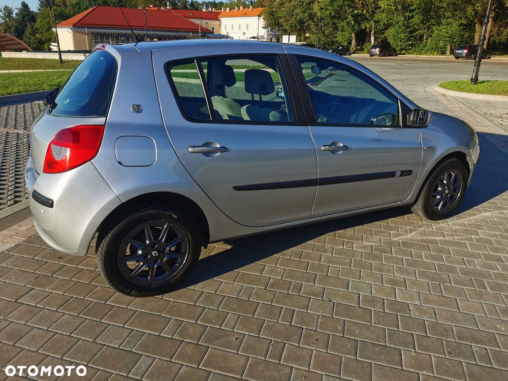 Renault Clio 2005 photo 3