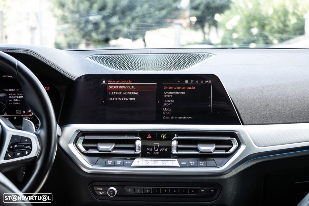 BMW 330 e Pack Desportivo M Pro Auto - 36