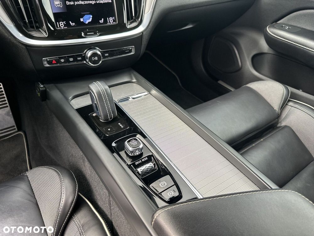 Volvo S60 B4 B R-Design - 24