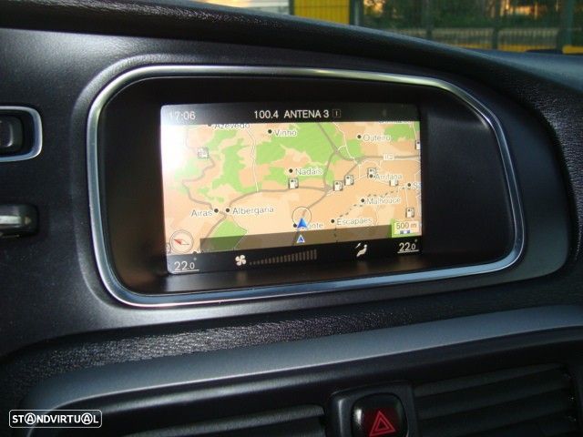 Volvo V40 2.0 D3 R-Design Momentum - 19