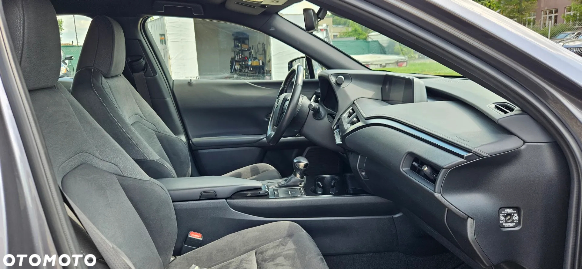 Lexus UX 250h - 24