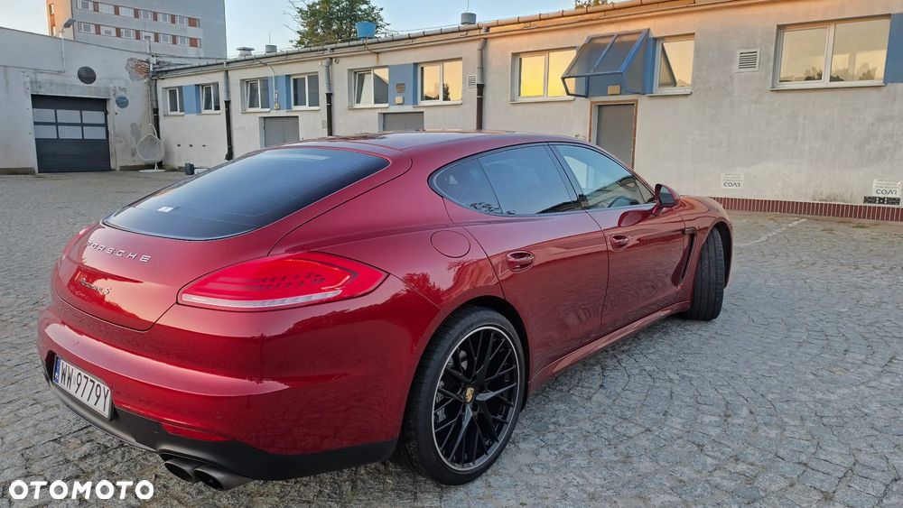 Porsche Panamera - 4