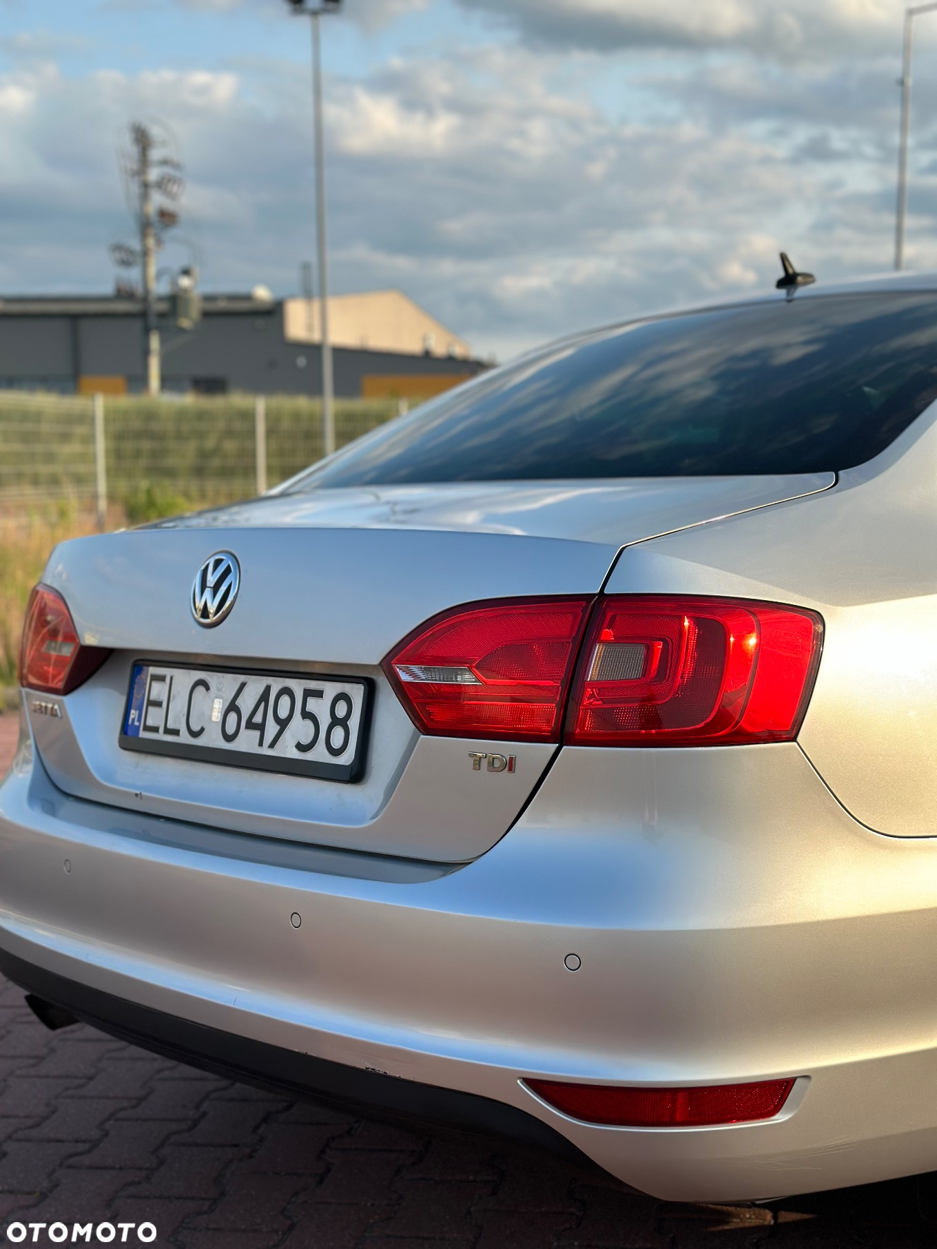 Volkswagen Jetta 1.6 TDI Highline - 28