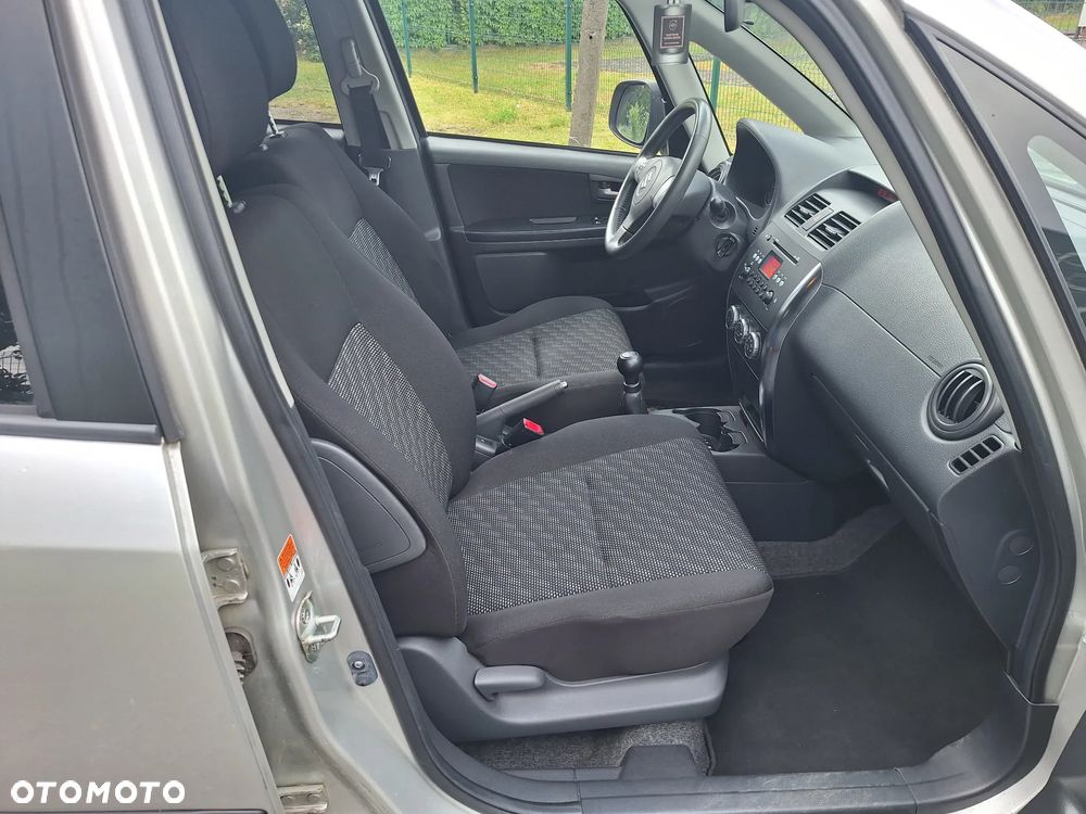 Suzuki SX4 1.6 GS / Premium - 25