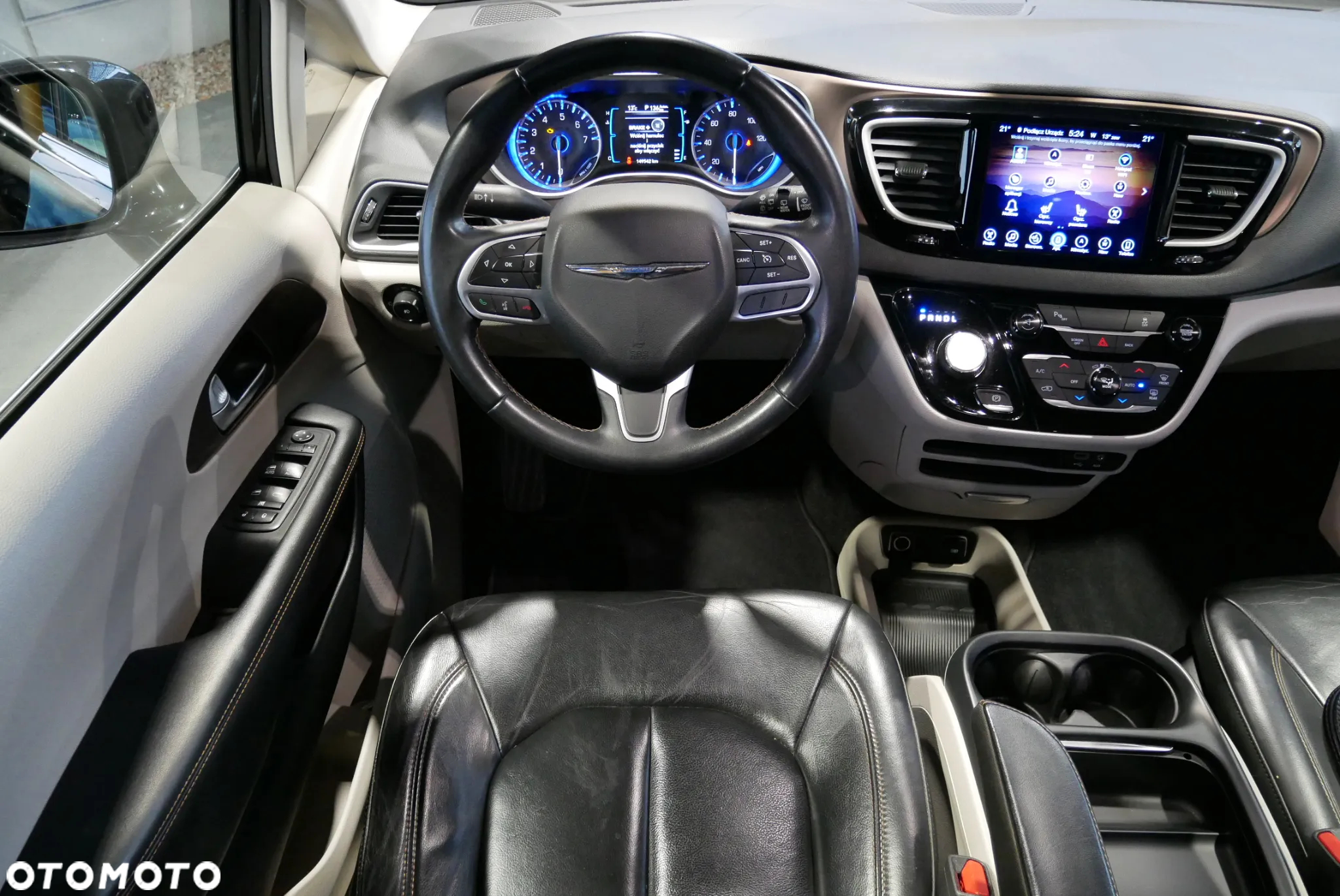 Chrysler Pacifica - 12