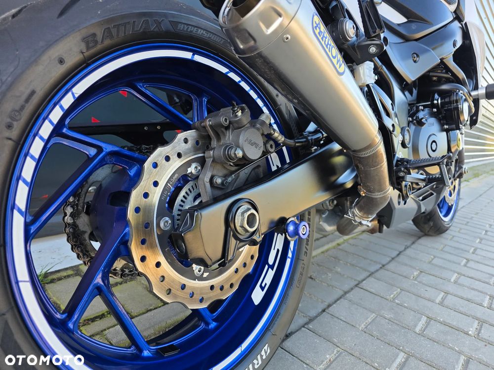 Suzuki GSX - 21