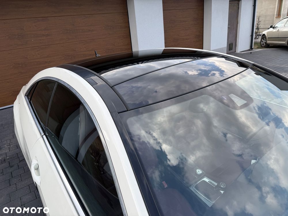 Mercedes-Benz Klasa E 300 BlueEFFICIENCY 7G-TRONIC Avantgarde - 16