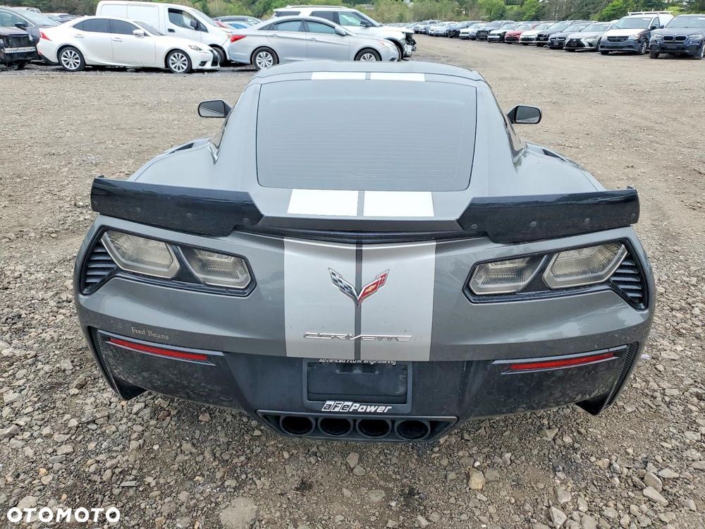 Chevrolet Corvette - 5
