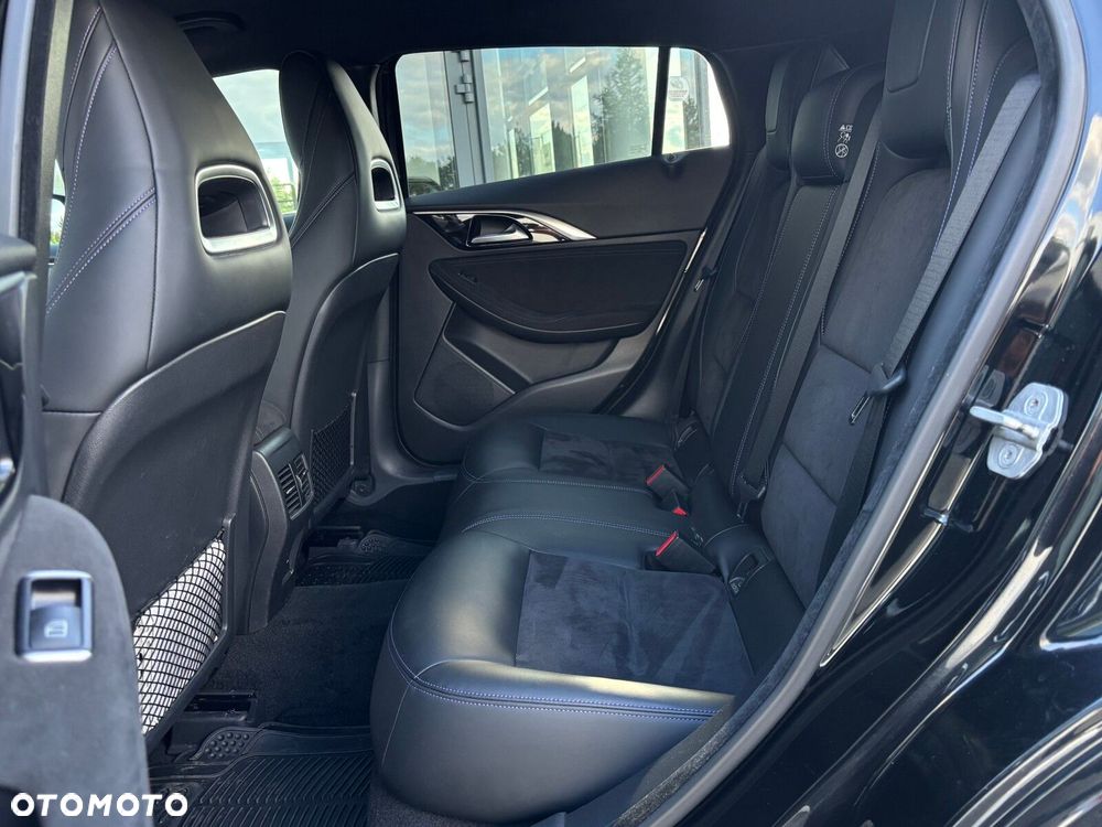Infiniti Q30 - 12