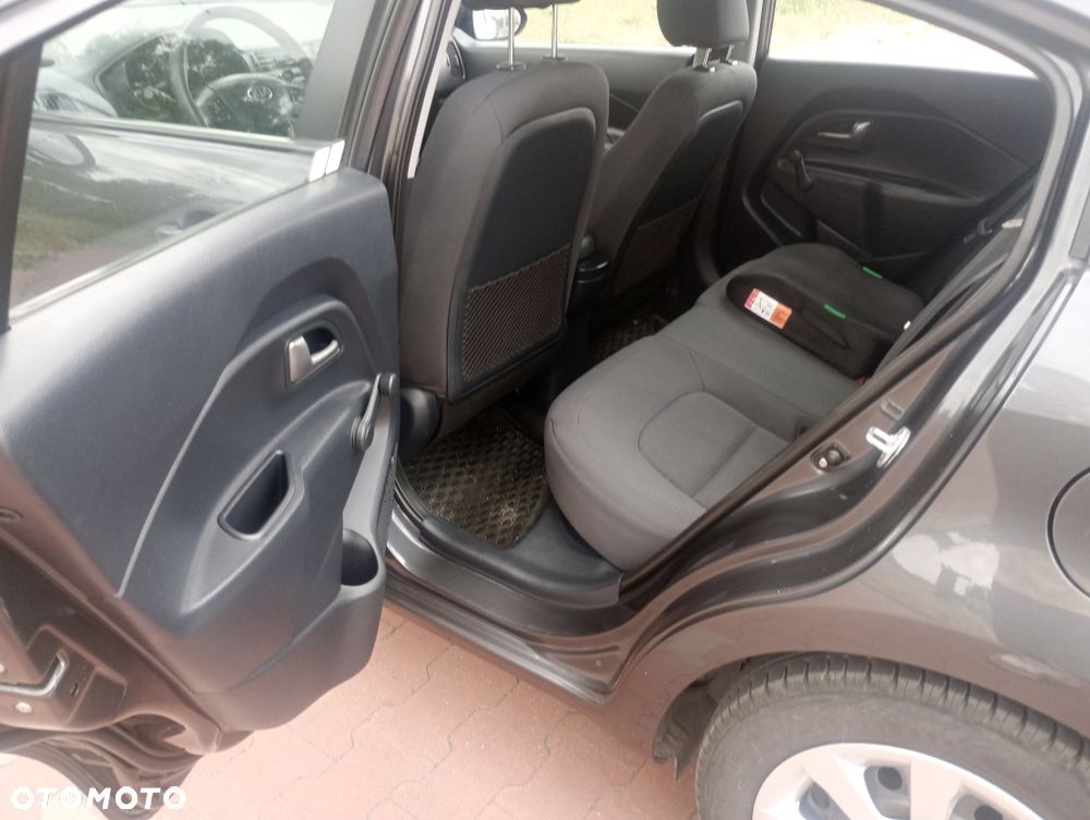 Kia Rio - 4