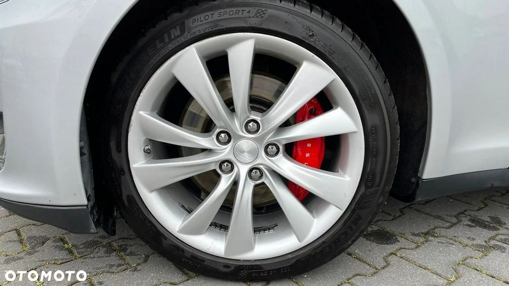 Tesla Model S D - 12