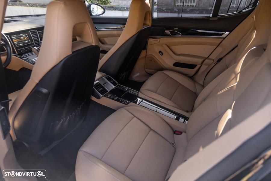 Porsche Panamera 4 Edition PDK - 36